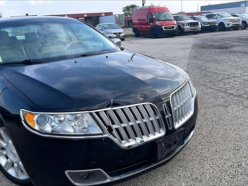 Used 2010 Lincoln MKZ image 3