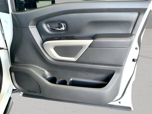 Used 2018 Nissan Titan PRO-4X w/ Pro-4x Utility Package image 26