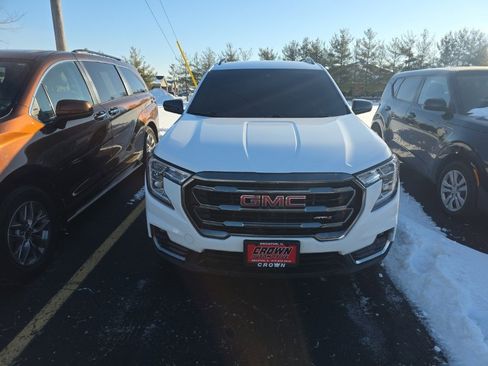 Used 2023 GMC Terrain AT4 image 2
