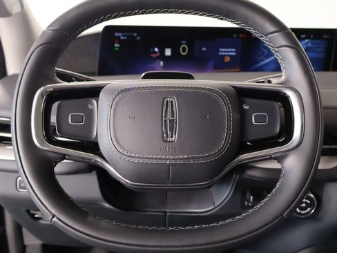 New 2025 Lincoln Navigator L Reserve AWD/4WD image 3