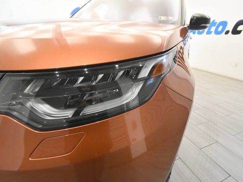 Used 2020 Land Rover Discovery SE AWD/4WD image 9