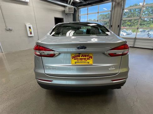 Used 2020 Ford Fusion SE FWD image 4
