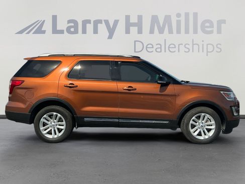 Used 2017 Ford Explorer XLT w/ Equipment Group 202A image 6
