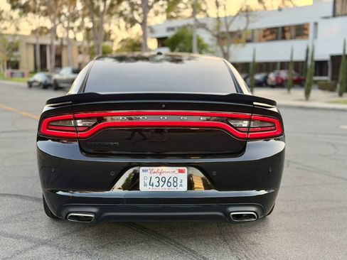 Used 2018 Dodge Charger SXT w/ Blacktop Package image 5
