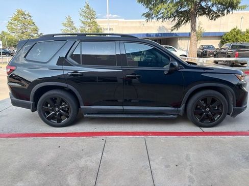 Used 2025 Honda Pilot Black Edition image 4