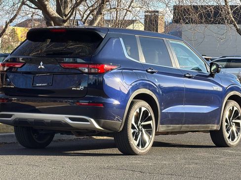 Used 2024 Mitsubishi Outlander SE image 4