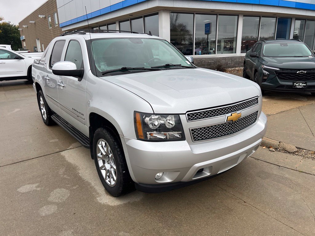 Used 2012 Chevrolet Avalanche LTZ AWD/4WD image 2