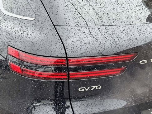 Certified 2024 Genesis GV70 2.5T Advanced w/ Advanced Package image 11