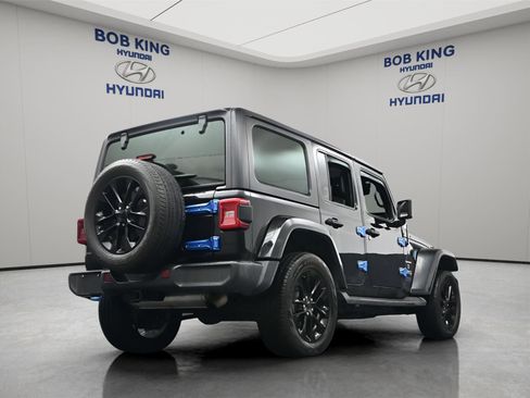 Used 2021 Jeep Wrangler Unlimited Sahara w/ Cold Weather Group image 14