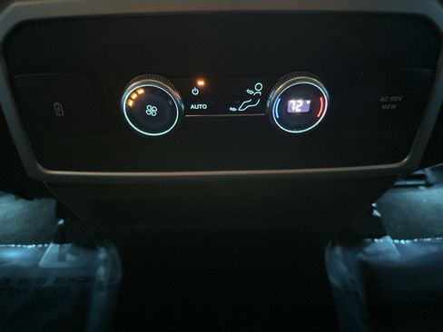 Used 2022 Ford Expedition Max XLT image 24