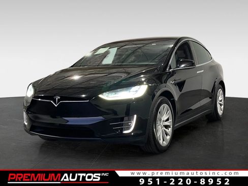 Used 2019 Tesla Model X image 1
