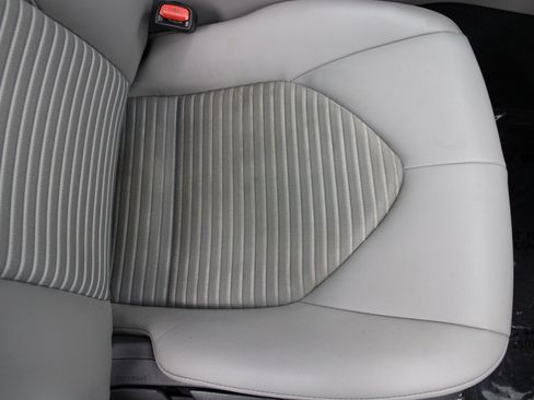 Used 2020 Toyota Camry SE image 29