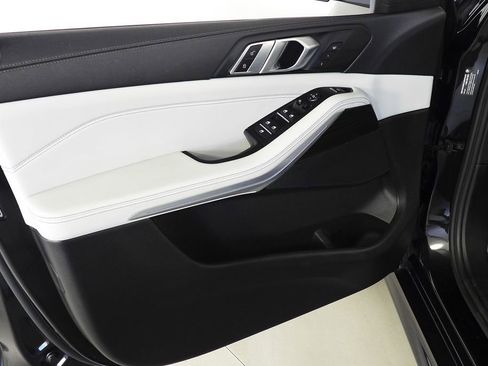 Used 2023 BMW X5 xDrive40i w/ M Sport Package image 11