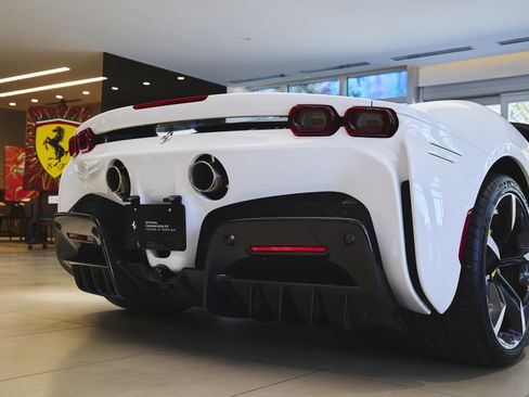 Used 2024 Ferrari SF90 Spider image 45