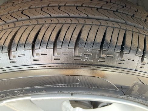 Used 2017 Chrysler 200 Limited Platinum image 23