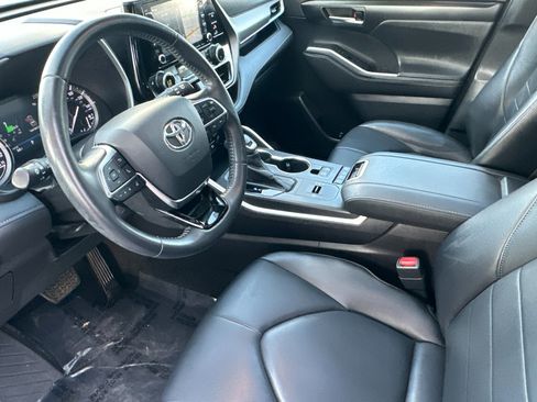 Used 2020 Toyota Highlander XLE image 10