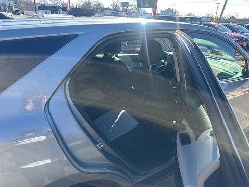Used 2024 Chevrolet Equinox LT image 18