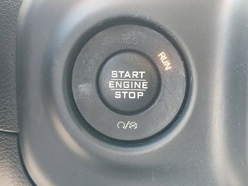 Used 2019 Jeep Wrangler Unlimited Sport image 22