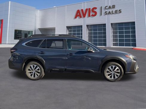 Used 2025 Subaru Outback Premium image 7
