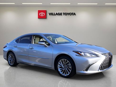 Used 2022 Lexus ES 300h w/ Luxury Package image 6