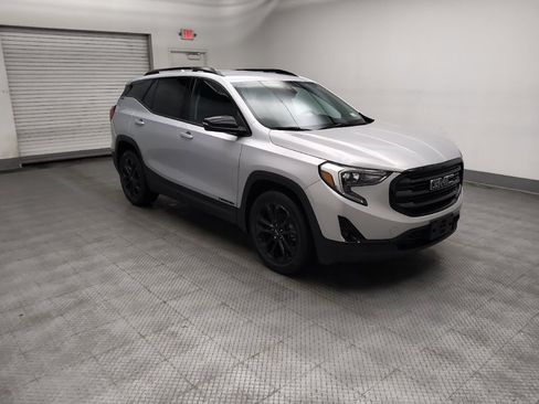 Used 2021 GMC Terrain SLT w/ Elevation Edition image 11