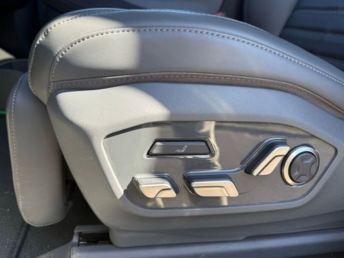 Used 2024 Kia EV9 Land image 10