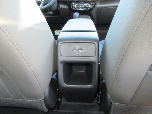 Used 2025 Chevrolet Trax ACTIV w/ Sunroof Package FWD image 33
