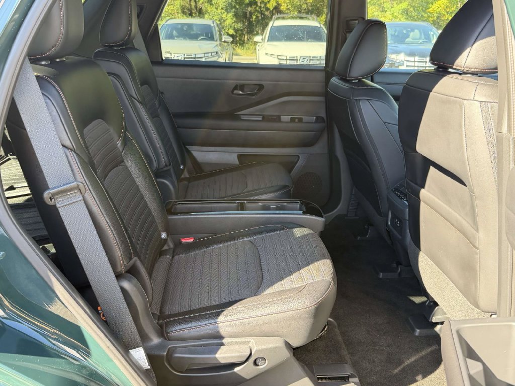 Used 2025 Nissan Pathfinder Rock Creek AWD/4WD image 10