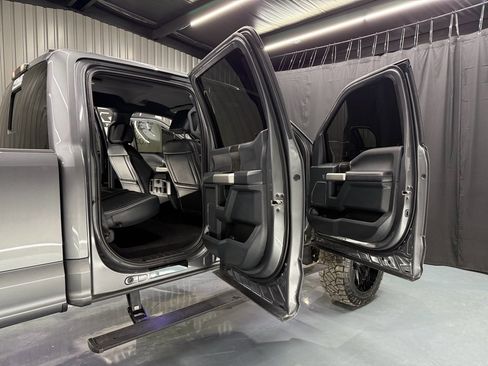 Used 2022 Ford F250 Lariat w/ Black Appearance Package image 25