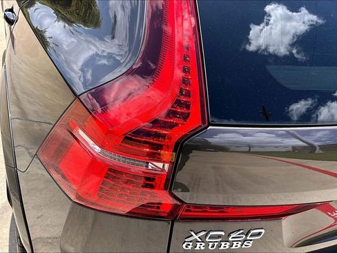 Used 2023 Volvo XC60 B5 Ultimate FWD image 42