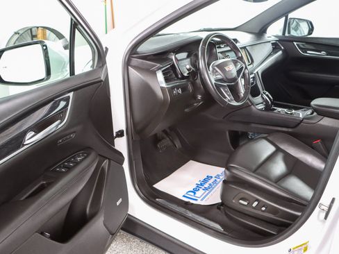 Used 2022 Cadillac XT5 Premium Luxury AWD/4WD image 3