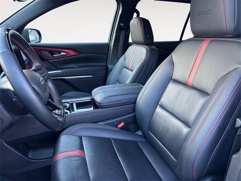 Used 2024 Chevrolet Traverse RS image 9