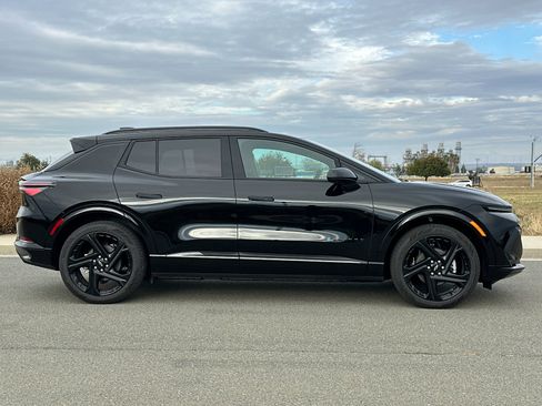 New 2026 Chevrolet Equinox EV RS image 3