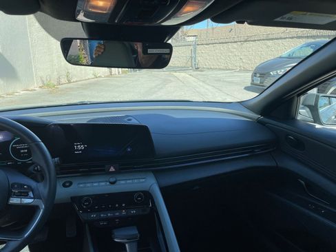 Used 2025 Hyundai Elantra Limited image 37