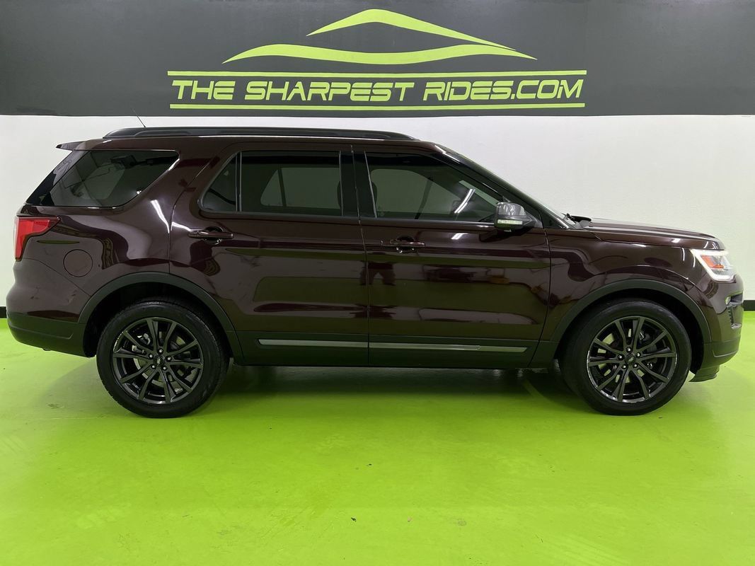 Used 2018 Ford Explorer XLT w/ Equipment Group 202A AWD/4WD image 11