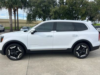 Used 2024 Kia Telluride S w/ S Sunroof Package