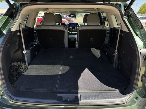 Used 2023 Toyota Highlander XLE FWD image 29