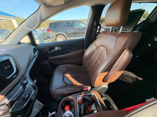 Used 2017 Chrysler Pacifica Limited FWD image 41