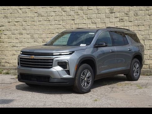 New 2026 Chevrolet Traverse LT image 1