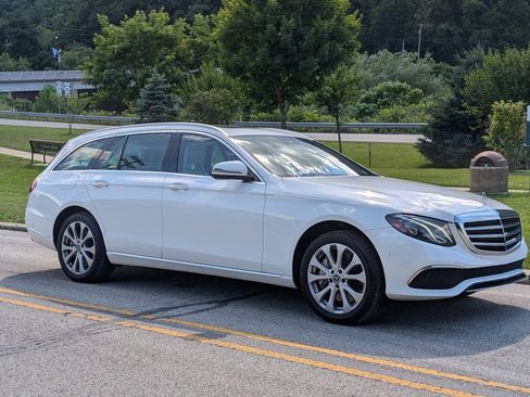 Used 2017 Mercedes-Benz E 400 4MATIC Wagon w/ Premium 1 Package image 2