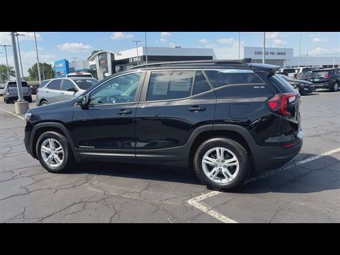 Used 2024 GMC Terrain SLE w/ Driver Convenience Package FWD image 6