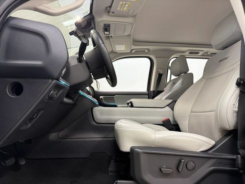 Used 2025 Ford Expedition Max Platinum AWD/4WD image 15