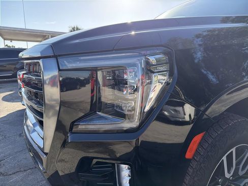 Used 2024 GMC Yukon XL AT4 w/ Technology Package AWD/4WD image 4