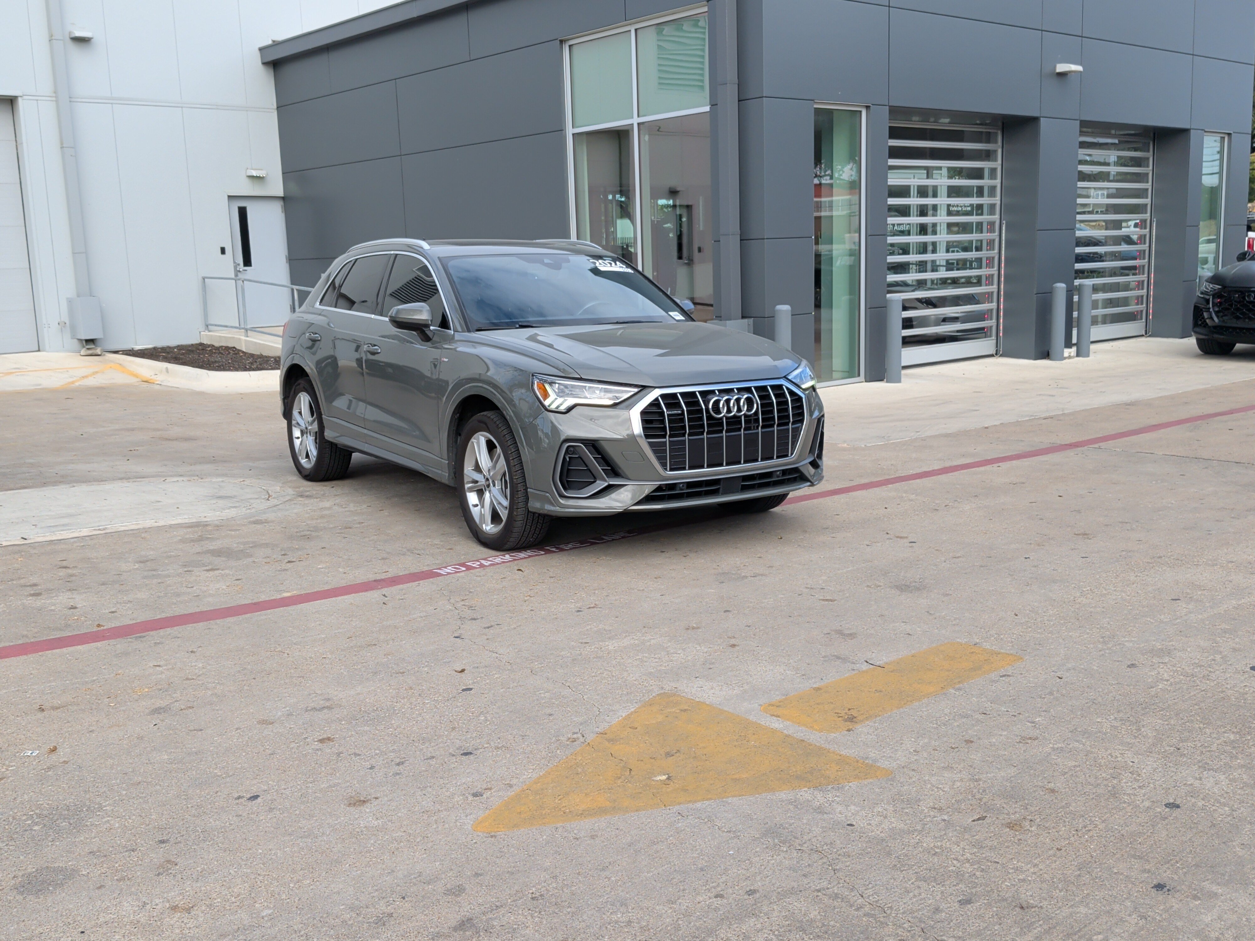 Certified 2024 Audi Q3 2.0T Premium AWD/4WD image 2