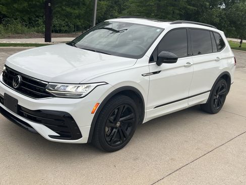 Used 2024 Volkswagen Tiguan SE R-Line w/ MDO Package, Three-Row FWD image 5