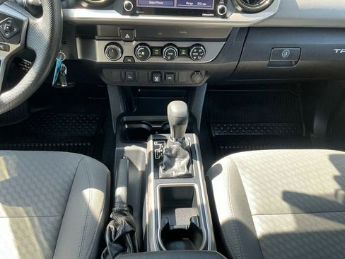 Used 2020 Toyota Tacoma SR5 image 12