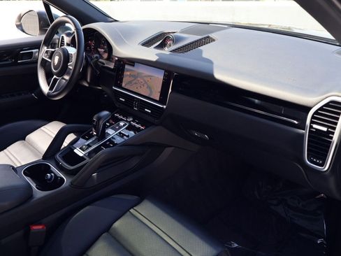 Certified 2023 Porsche Cayenne Platinum Edition AWD/4WD image 26