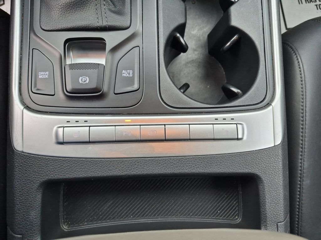 Used 2025 Kia Carnival FWD image 22