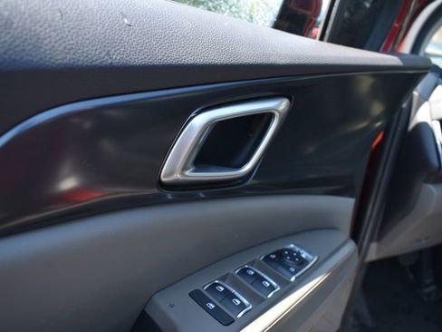 Used 2025 Kia Carnival FWD image 13