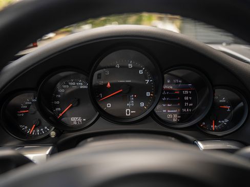 Certified 2016 Porsche 911 Carrera RWD image 9